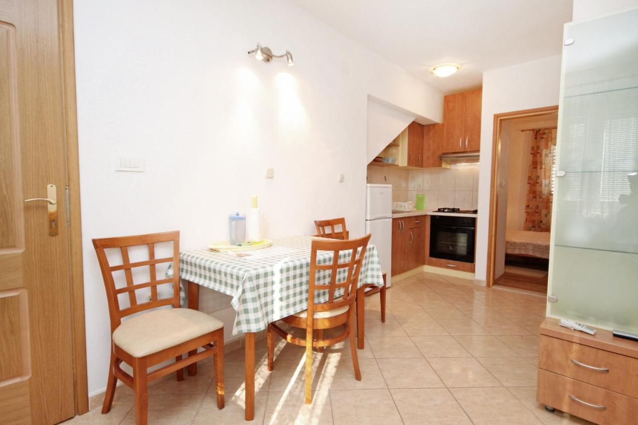 Apartments With A Parking Space Supetar, Brac - 6037 Exterior photo